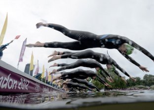 Старт фінальних жіночих змагань з триатлону. Заплив