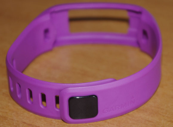 И внешняя, и тыльная сторона браслета Garmin vivofit – матовая и абсолютно гладкая И внешняя, и тыльная сторона браслета Garmin vivofit – матовая и абсолютно гладкая