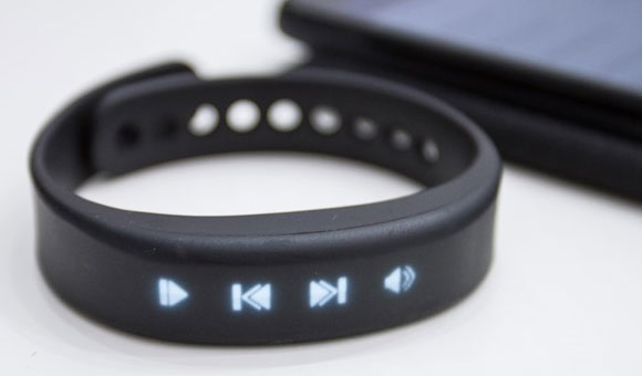Фитнес-браслет Garmin vivosmart - управление музыкой Фитнес-браслет Garmin vivosmart - управление музыкой
