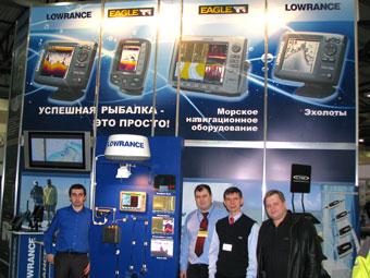 На стенде представлены морское навигационное оборудование и эхолоты Lowrance, Eagle, Northstar и Garmin