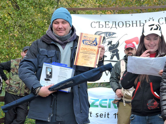 Алексею Карнауху, занявшему второе место вручили замечательный эхолот Lowrance Elite-4x CHIRP