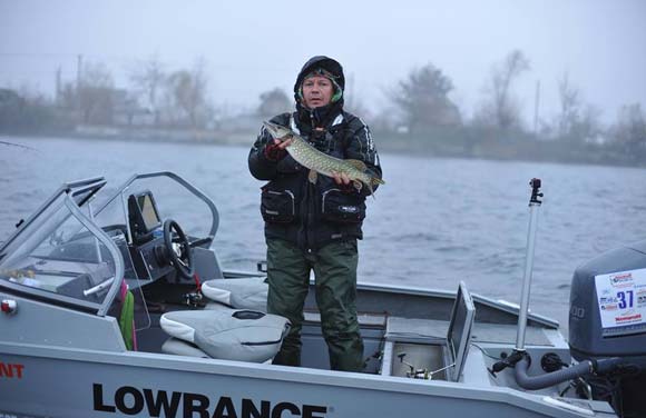 Nemiroff-fishing Дельта Днепра 2015 - Первая пойманная рыба: 7:15 щука 61 см. Экипаж № 37 «Carrot Stix TUNA» Пищиков Игорь/Орлов Юрий