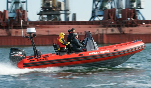 Современные надувные лодки BRIG с жестким днищем серии Navigator, оснащенные радарами Lowrance.