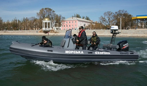 Радары Lowrance на лодках Бриг