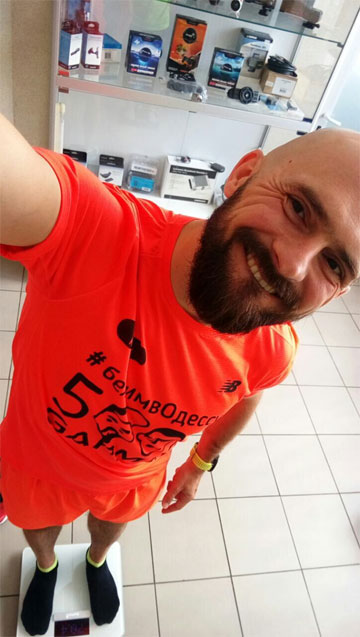 Перед стартом Игорь и Григорий прошли взвешивание с помощью смарт-весов Garmin Index Перед стартом Игорь и Григорий прошли взвешивание с помощью смарт-весов Garmin Index
