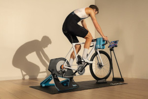 Garmin представляє Tacx NEO 2T із Zwift Cog і Click